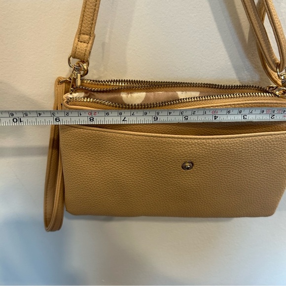 Chic Tan and Cream Crossbody Bag with Adjustable Strap - Picture 6 of 6
